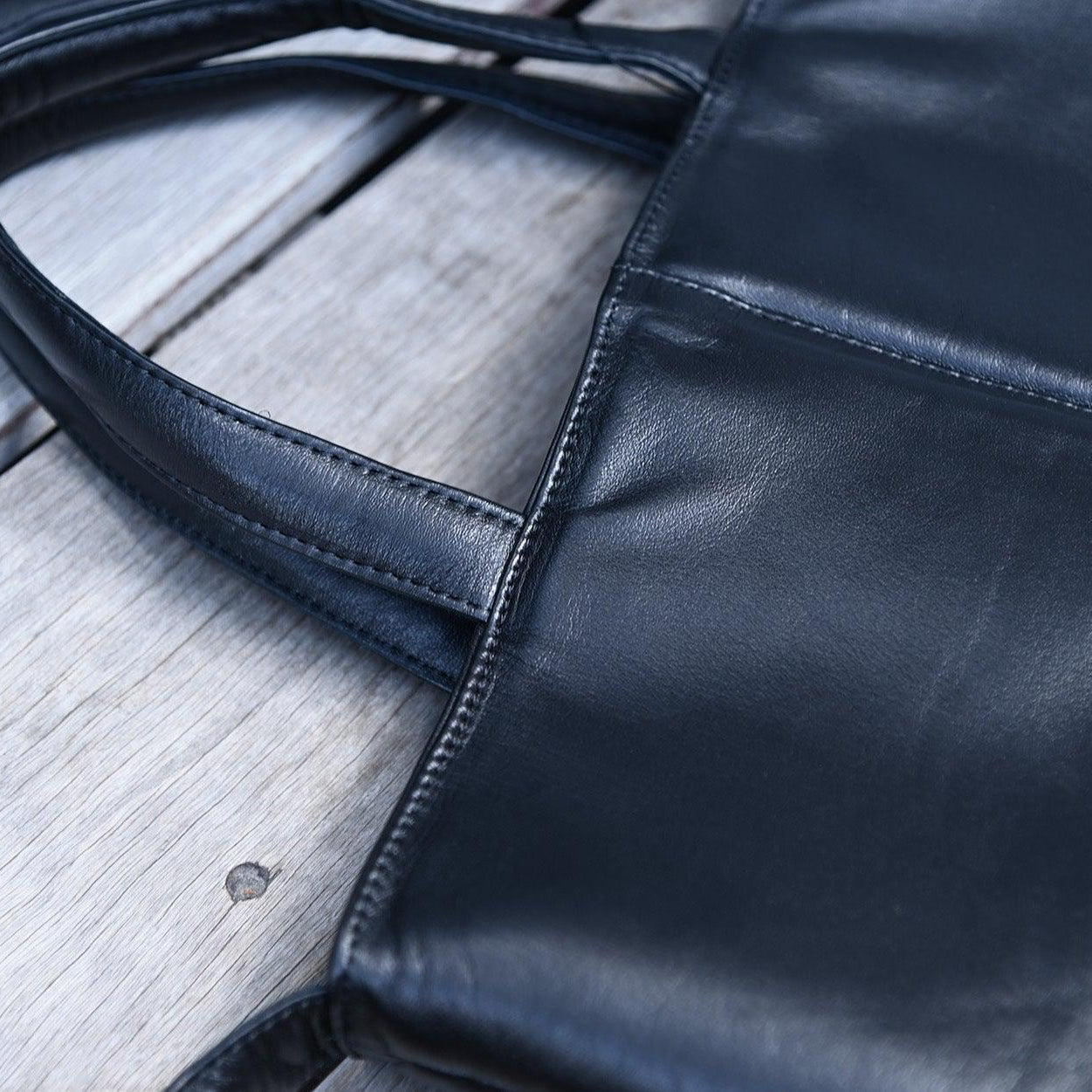 Aster Taschen. Zeitloses Design trifft auf Nachhaltigkeit - WATERKANT Store -Hamburg Ottensen Altona